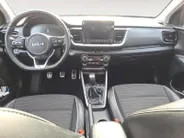 Kia Stonic 1.0 T-GDi MHEV GT-PlusLine 1e Eigenaar | Meest luxe uitvoering | Schuif-/kanteldak | Metallic lak | Cruise Control | camera | Carplay | Fabrieksgarantie | NAP