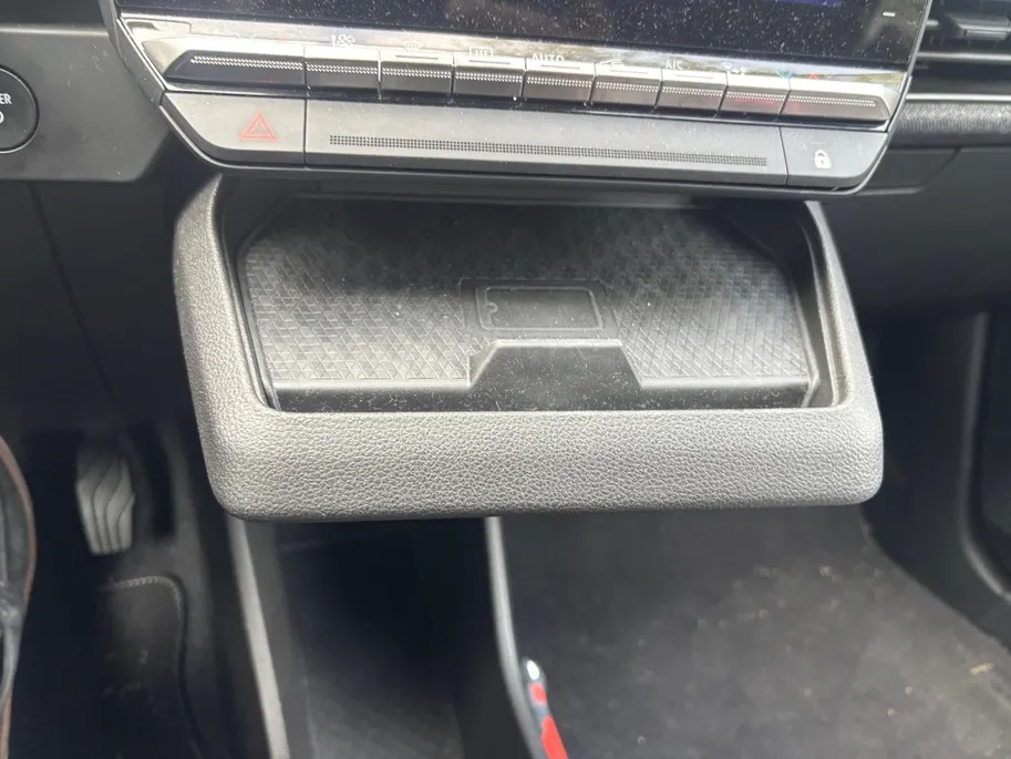 Renault Megane E-Tech comfort range Evolution 60 kWh DEMO| NAVI AIRCO CRUISE CONTROLE APPLE CARPLAY ANDROID AUTO ADAPTIEVE CRUISE CONTROLE 20INCH VELGEN ZEER MOOIE AUTO