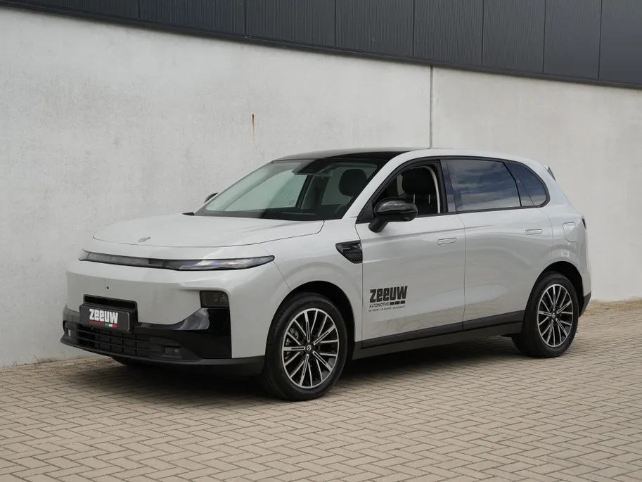 Leapmotor B10 Design Hybrid EV 18.8 kWh | Pano | Camera | Carplay | Navi
