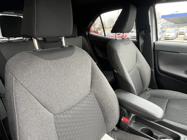 Toyota Yaris Cross 1.5 Hybrid 130 Dynamic | Stuur en Stoelverwarming | All Seasons