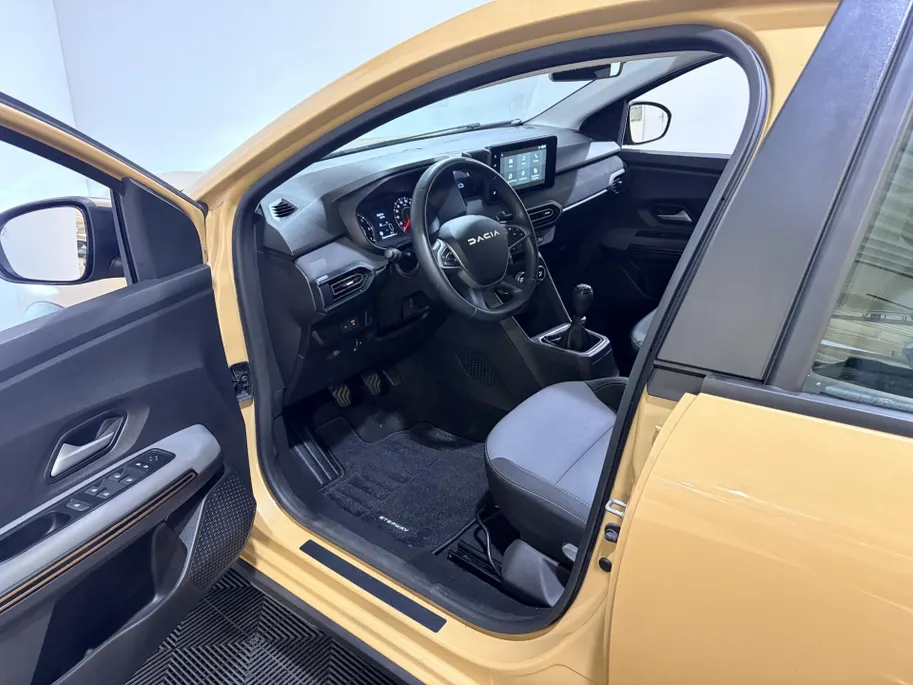 Dacia Sandero Stepway 100PK TCe ECO-G Extreme (LPG) | 1ste Eigenaar | Trekhaak | 1100KG Trekgewicht | Camera | Apple Carplay/Android Auto | Parkeersensoren | Lichtmetalen Velgen | Licht & Regen Sensor | LED Lampen|