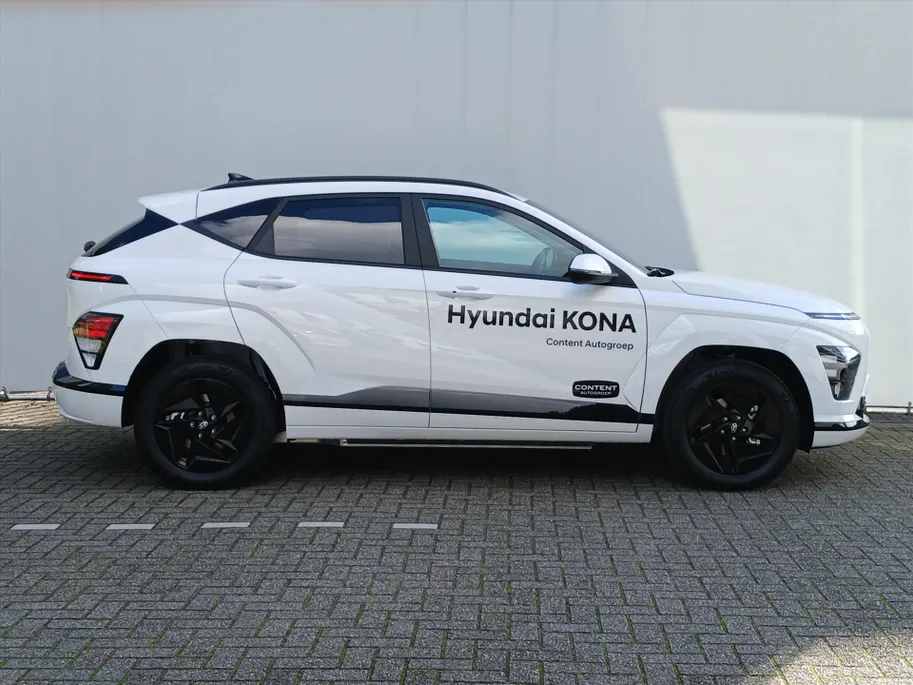 Hyundai Kona 64,8 kWh 204pk Pure Edition + Comfort Pack / DIRECT LEVERBAAR! / Demonstratieauto / 19' velgen!