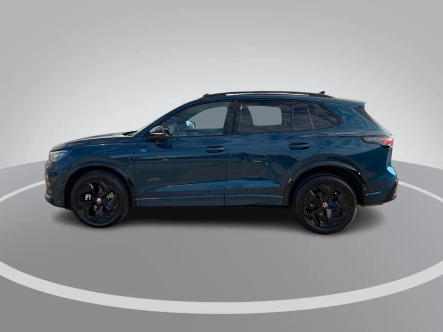 Volkswagen Tiguan 1.5 eHybrid 204PK R-Line Blackstyle · Panoramadak · Trekhaak · Apple/Android Car Play · 360° Camera · Garantie t/m 14-10-2030 of 100000km.