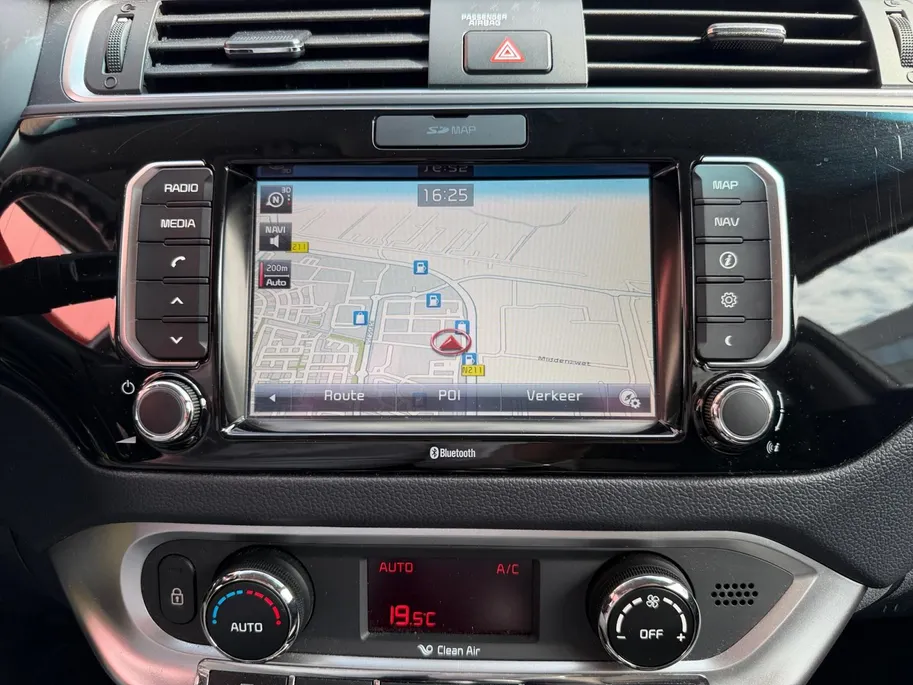 Kia Rio 1.2 CVVT ExecutiveLine Navigatie| Stoel verwarming| Camera| Lichtmetalen velgen| donker getint glas| Climate Control