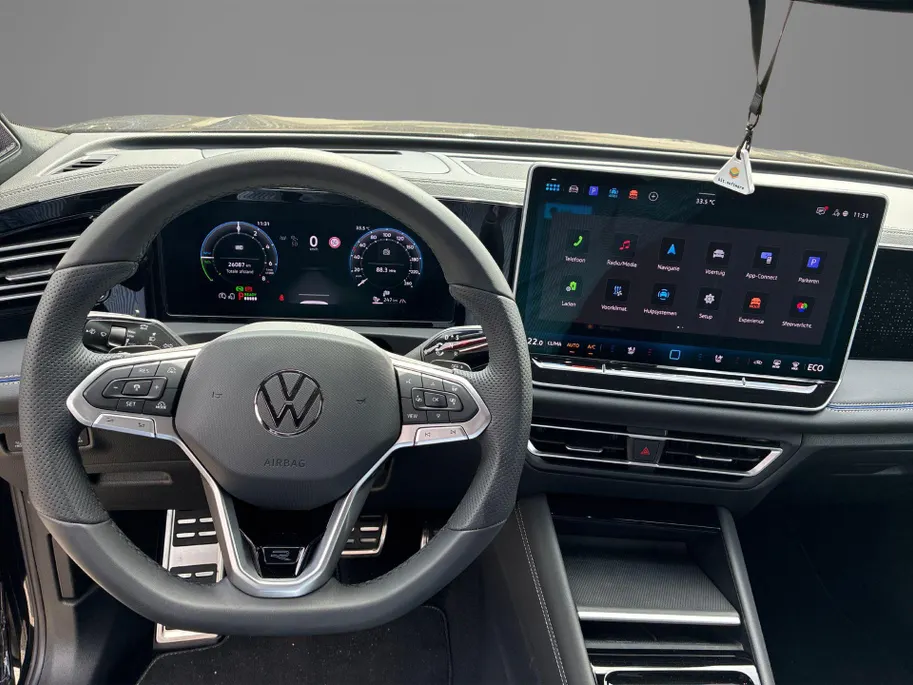 Volkswagen Tiguan 1.5eHybrid/204PK DSG R-Line · Panoramadak · Leder · 360 Camera · Stoelventilatie · Massage · Keyless · Harman Kardon Audio · Garantie t/m 03-04-2030 of 100.000km