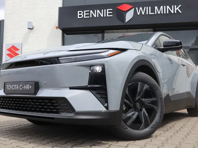 Toyota C-HR+ First Edition 77 kWh | Stuur/Stoel Verwarming | Apple/Android Auto