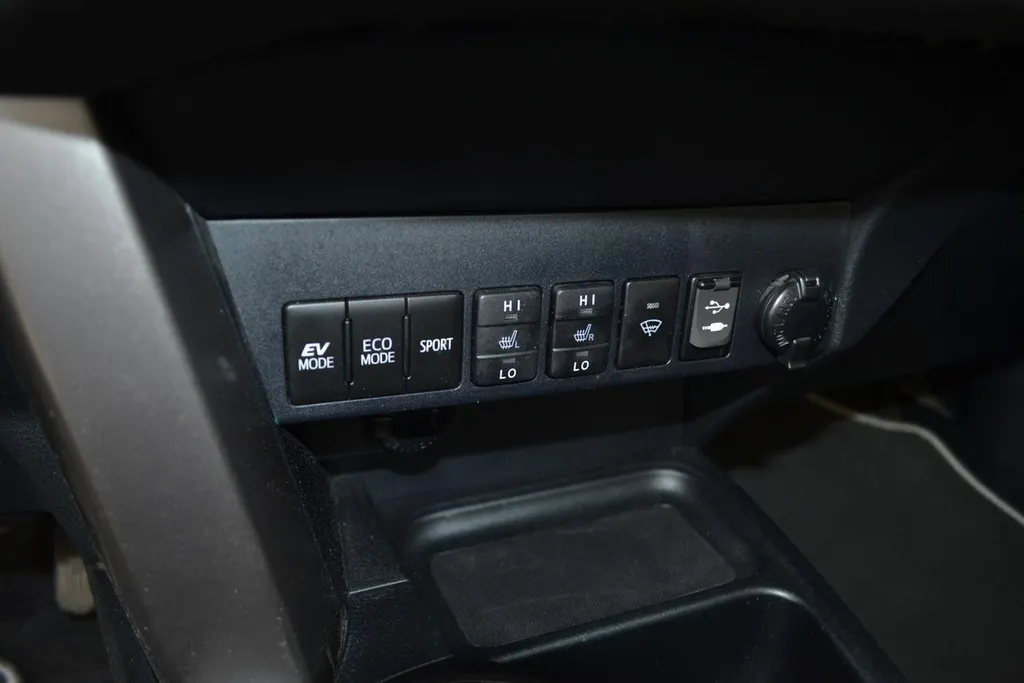 Toyota RAV4 2.5 HYBRID AWD EXECUTIVE|LUXE|TREKHAAK