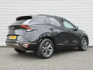 Kia Sportage 1.6 T-GDi Hybrid Dark Edition | Stuur-/stoelverwarming v+a | Camera | Elek. stoelverstelling | 18' LM | Cruise adapt. | Navi | Clima | Half leer/suède |