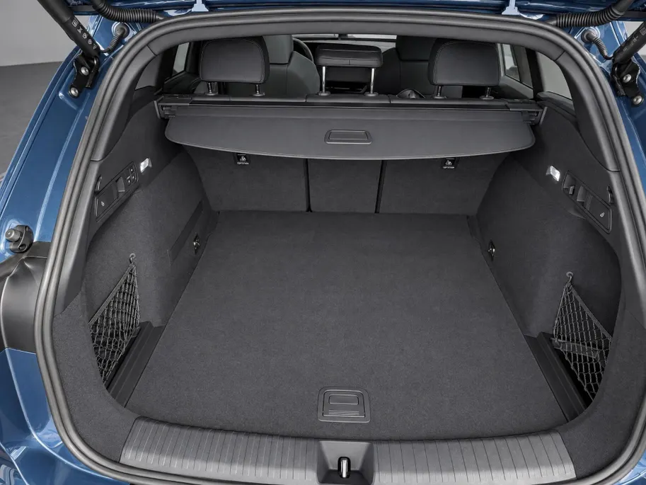 Audi Q6 e-tron S edition 83 kWh 252 PK · Adaptieve luchtvering · Glazen panoramadak · Trekhaak elek. wegklapbaar