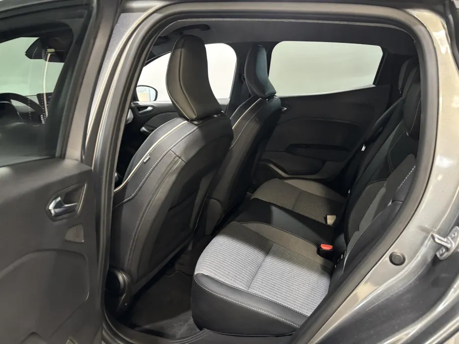 Renault Clio 145PK E-Tech Full Hybrid Techno Automaat | Digital Cockpit | 9,3' Navi | Climate Control | Apple CarPlay/Android Auto | Camera | Cruise Control | Armsteun | Lichtmetalen Velgen |