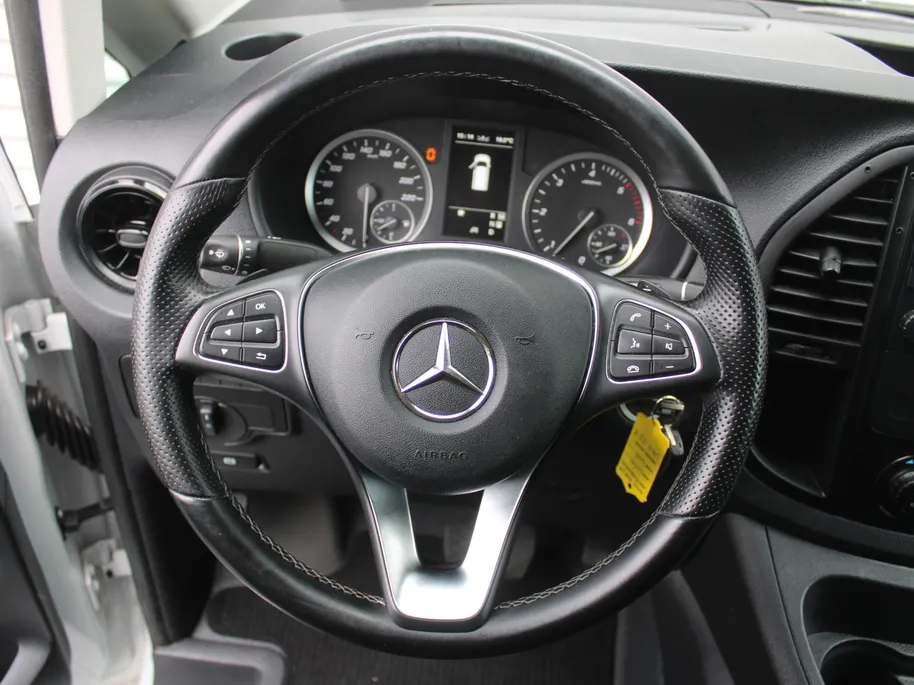 Mercedes-Benz Vito 119 CDI | Trekhaak | Camera | PDC  | 19' LM | Clima | Dodehoekdetectie | Comfortstoelen | LED | Automaat | Zeer nette bus |