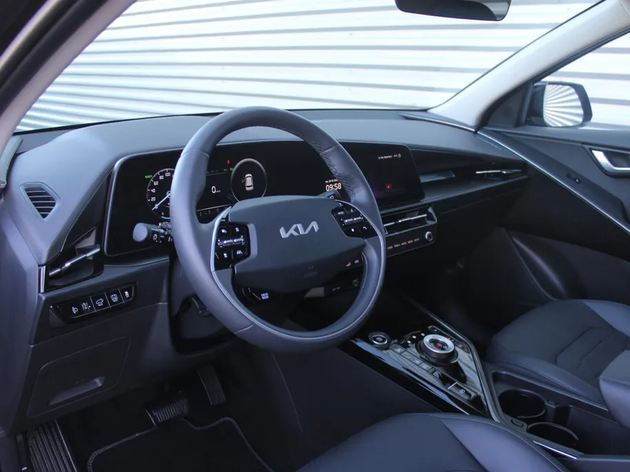 Kia Niro 1.6 GDi Hybrid DynamicPlusLine | Schuif-/kanteldak | Stuur-/stoelverwarming | Cruise adapt. | Camera | HUD | LED | Clima | 16' LM | Navi |