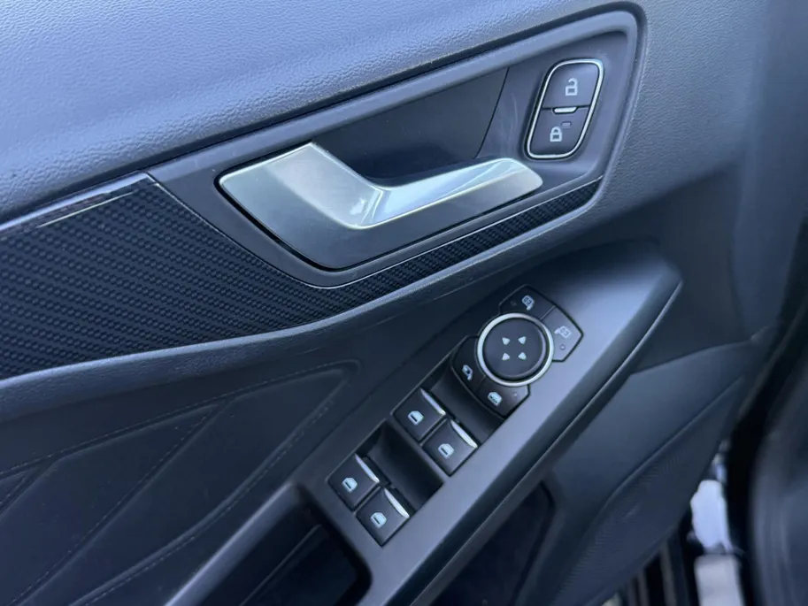 Ford Focus 1.0 EcoBoost Hybrid ST Line +