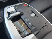 BMW 2 Serie Active Tourer 220i AUTOMAAT | Sensoren | Navigatie | Cruise | 360 Camera | Head-up display | Elektrisch verstelbare stoel | Apple Carplay/Android Auto