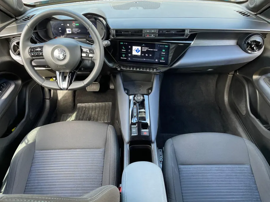 Alfa Romeo Junior Elettrica 54 kWh *Carplay*Climate Control*Adapt. Cruise Control*LM Velgen*Mooie auto!