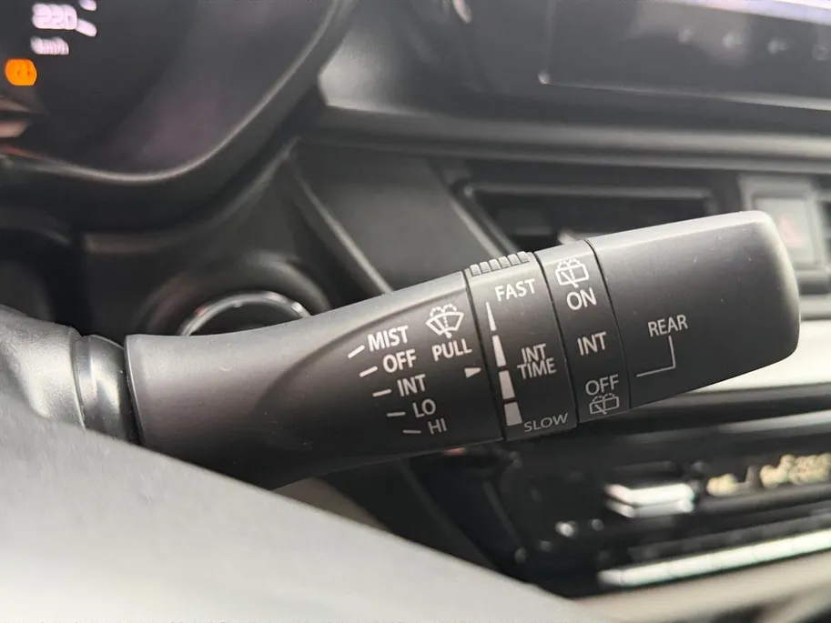 Suzuki Swift 1.2 Style Smart Hybrid 82PK | Navgiatie | Climate Control| Camera| Stoel verwarming| Metallic lak| 4 seizoen banden| Keyless start | Parkeer sensoren
