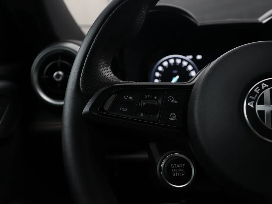 Alfa Romeo Tonale 1.3T PHEV 280 PK Edizione Speciale | Winter | Carplay | Camera | 20′