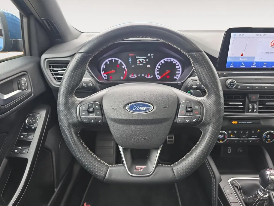 Ford Focus Wagon 2.3 EcoBoost ST-3 | Performance Pack | Panoramadak | Trekhaak | Winter Pack | Achteruitrijcamera | Adapt. Cruise Control | 12 maanden garantie! |