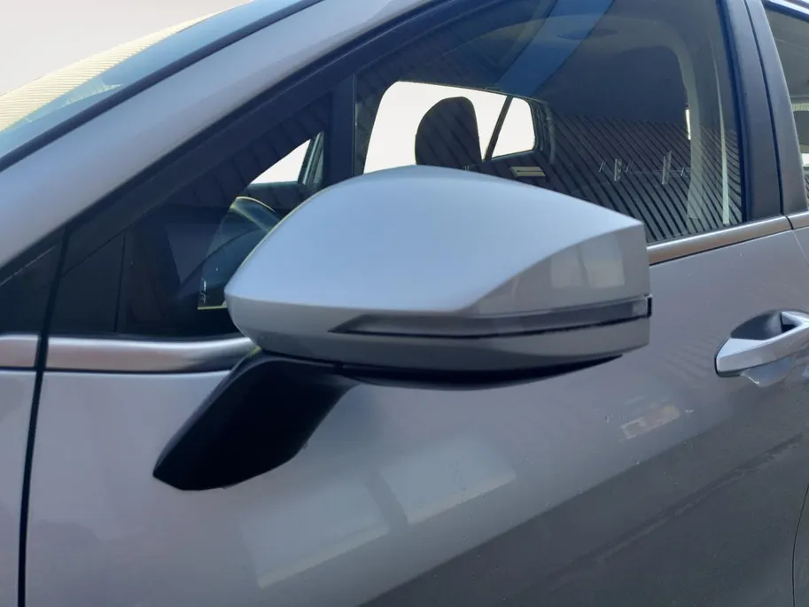 Kia Sportage 1.6T MHEV DynamicLine Edition | Stoel en stuurverwarming | Camera | Navigatie | Apple Carplay / Android Auto | Climate control |