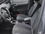 Volkswagen Tiguan 1.4TSIeHybrid 180kW/245PK R-Line Business+ · Navigatie · Apple/Android Car Play · Camera + Parkeersensoren