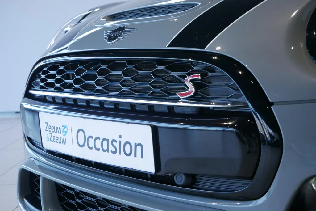 MINI 3-Deurs 2.0 Cooper S Knightsbridge Edition *Automaat*Navigatie*Parkeersensoren*Climate Control*Schuif/Kanteldak*Stoelverwarming*Harman Kardon Audio*Lederen interieur*Vol opties!