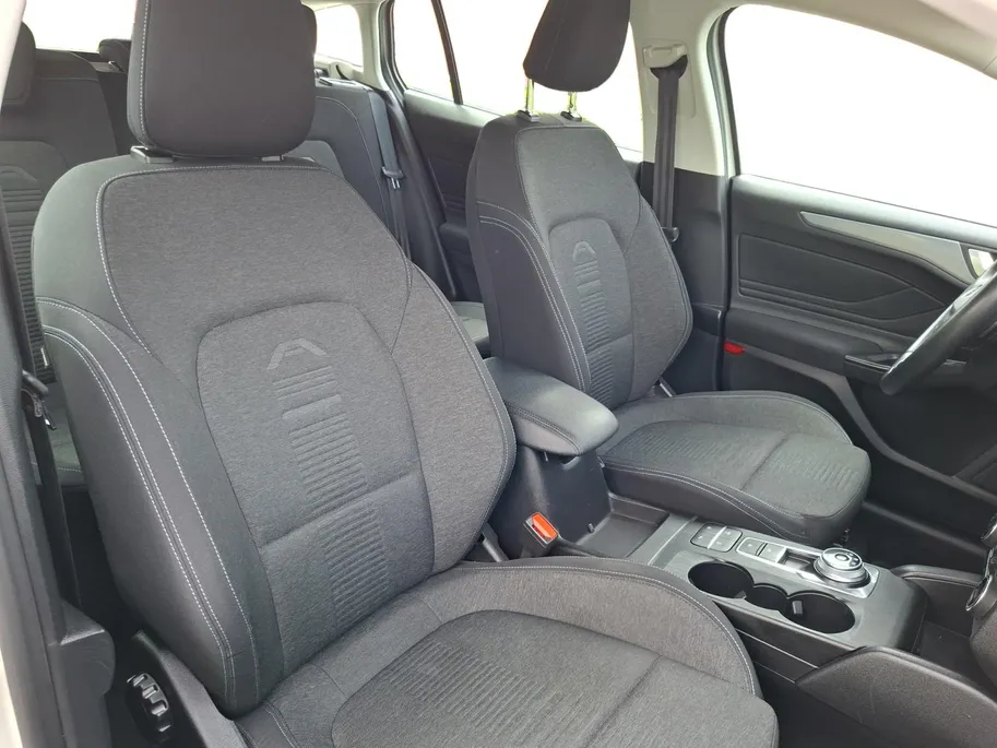 Ford Focus Wagon 1.5 EcoBoost Active Business 150PK Automaat | 1500kg Trekgewicht | Trekhaak | Climate Control | Navigatie | Parkeersensoren | Cruise Control | Keyless Entry
