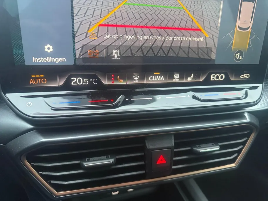CUPRA Leon 1.5 TSI e-Hybrid Business | Automaat | BTW | Camera | Stoel/Stuurverwarming | Adaptief Cruise Control | Dodehoek Detectie | Climate Control | DAB | Navigatie | Full Led | Keyless