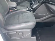 Ford Kuga 1.5 EcoBoost 150 pk ST Line afneembare - trekhaak - voorruitverwarming - groot navi