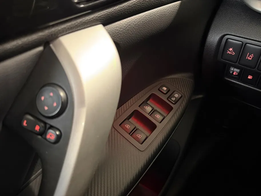 Mitsubishi Eclipse Cross 2.4 PHEV Instyle | Schuif-/ kanteldak | Achteruitrijcamera | Parkeersensoren voor & achter | Stoelverwarming | Navigatie | Trekhaak | BOVAG GARANTIE |