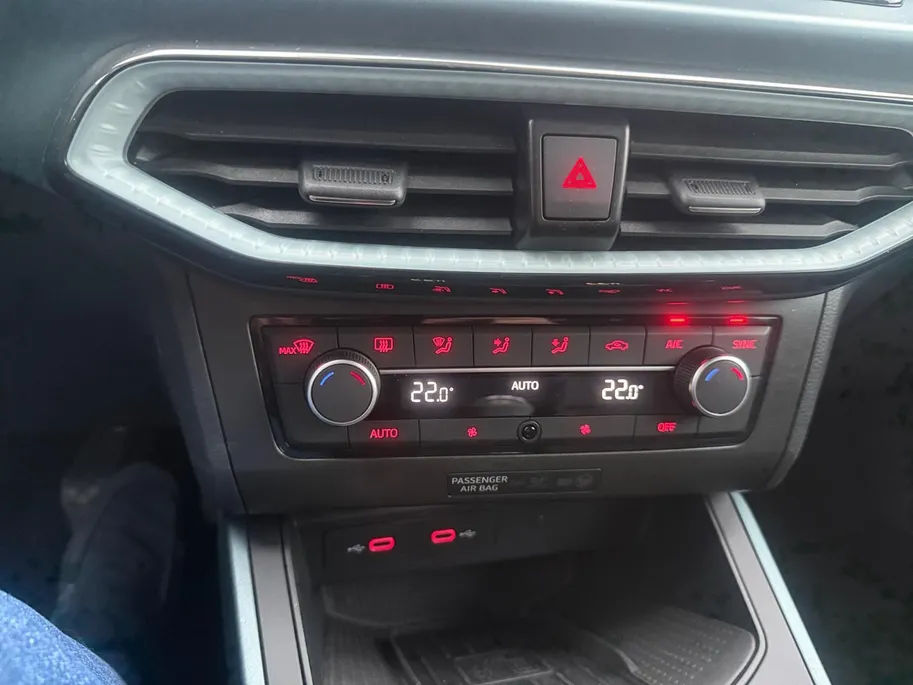SEAT Arona 1.0 EcoTSI Style Business Connect | Camera | Apple Carplay/Android Auto | Cruise Control | Keyless | Climate Control |