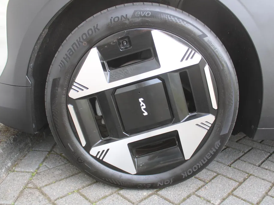Kia EV3 Plus Advanced 81.4 kWh | Stuur/stoelverwarming | Schuifdak | Camera | Elek. stoelverstelling | 19' LM | Dodehoek detectie | Clima | LED |