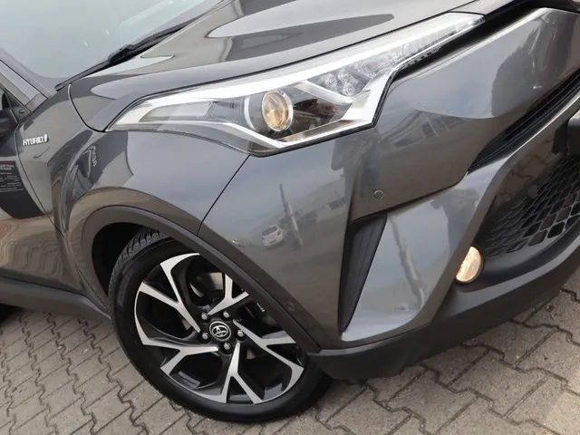 Toyota C-HR 1.8 Hybrid Style Trekhaak | All Seasonbanden | Stuur en stoelverwarming