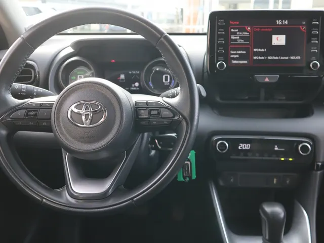 Toyota Yaris 1.5 Hybrid Dynamic Limited | Stoelverwarming | Parkeersensoren