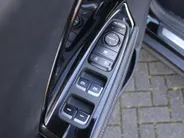 Kia e-Niro ExecutiveLine 64 kWh | Trekhaak | Stuur-/stoelverwarming + ventilatie | Leer | 17' LM | Cruise adapt. | Dodehoek detectie | LED | JBL audio |