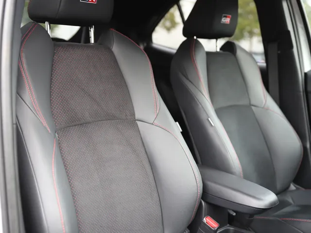 Toyota Yaris Cross 1.5 Hybrid 130 GR SPORT | HEAD-UP | JBL-AUDIO | 18'' LM-VELGEN |PARK-SENSOREN | BLIND SPOT