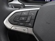 Volkswagen T-Roc 1.0 TSI 110pk Life · Trekhaak · Camera · Dodehoeksensoren · Adaptive Cruise Control · Apple/Android Car Play · Clima ·