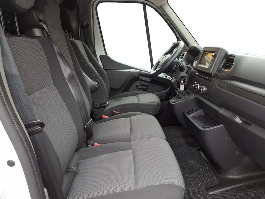Renault Master T33 2.3 dCi 135 L2H2 Work Edition Airco | Navigatie | PDC-Camera | Blindspot | 1 jaar Garantie.