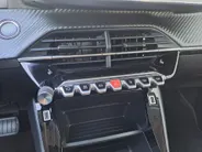Peugeot e-208 EV Active Pack 50 kWh | Cruise control | Navigatiesysteem | Keyless start | DAB | LM Velgen | 100% Elektrisch | SOH 95,6 %