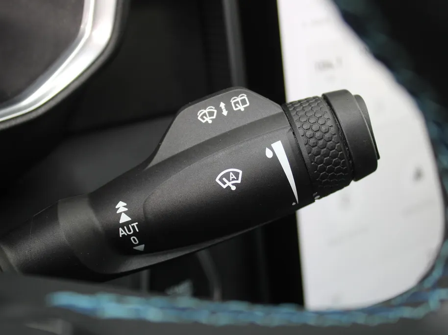 Lynk & Co 01 1.5 | PHEV | Trekhaak | Stoelverwarming | Elek. stoelverstelling + achterklep | Pano dak | Dodehoek detectie | Camera | 20' LM | HK Audio |