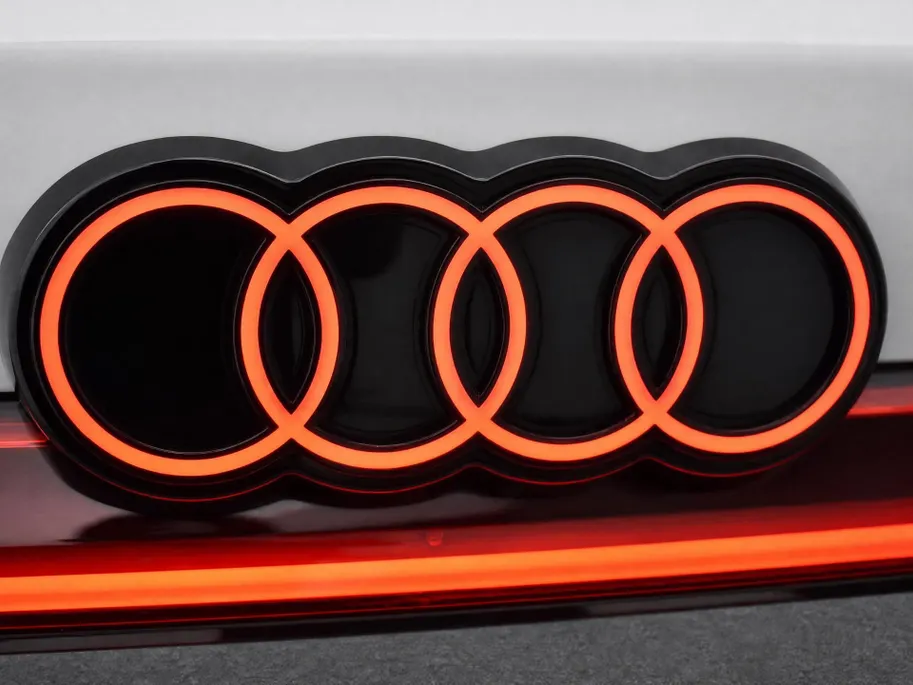 Audi A6 e-tron S edition 83 kWh 286 PK · Tech Pro · 21' LM Velgen · Bang & Olufsen Sound · Panorama-glasdak · Privacy glas · Head up display · Luchtvering · Servosluiting