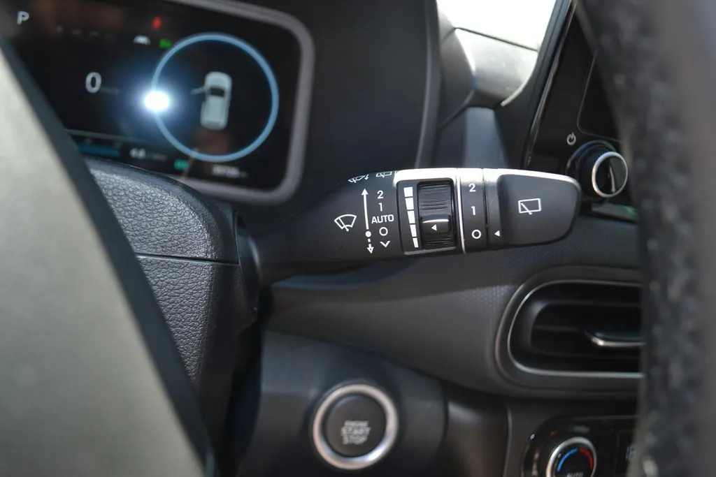 Hyundai Kona 1.6 GDI HEV FASHION|TREKHAAK|NAVI|CARPLAY|HEA