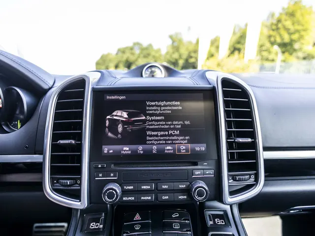 Porsche Cayenne 3.0 S E-Hybrid Platinum Edition NL Auto!