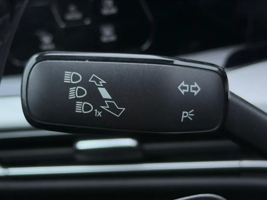 Volkswagen Golf 1.0 eTSI Life Business *Automaat*Navigatie*Parkeersensoren*LM.Velgen*IN ZEER NETTE STAAT!