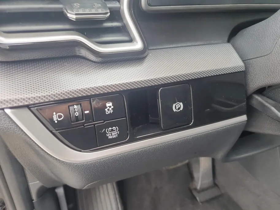 Kia Sportage 1.6T Hybrid DynamicLine | Navigatie | Camera | Parkeersensoren voor en achter | Apple Carplay / Android Auto |