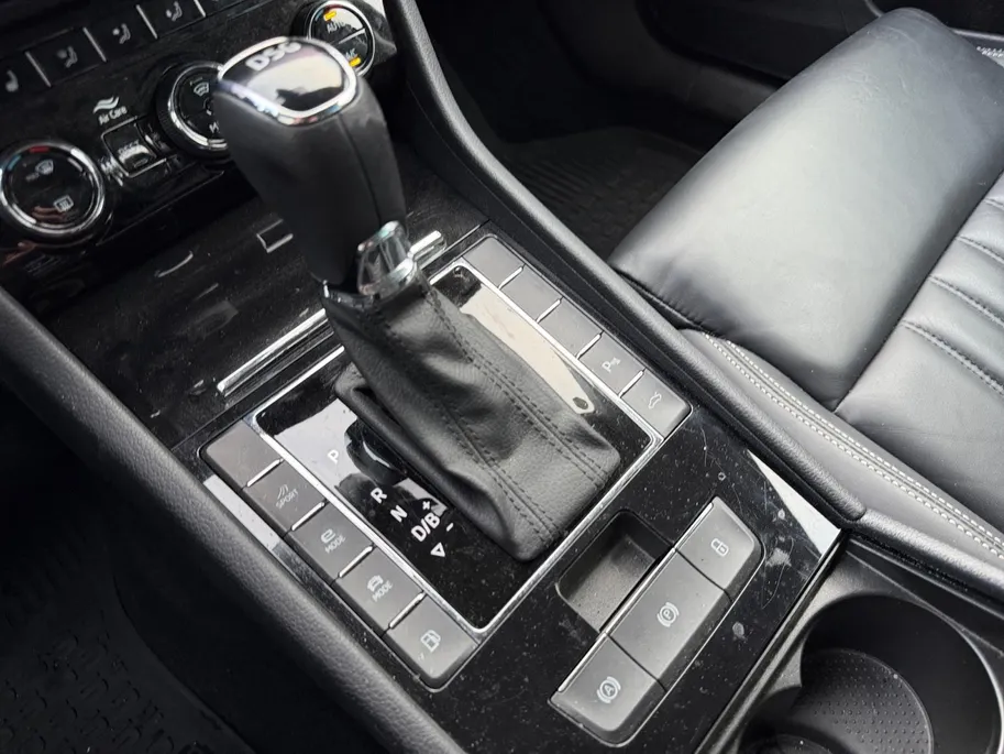 Škoda Superb Combi 1.4 TSI iV Laurin & Klement | Geheugenfunctie berijdersstoel | Climate | Achteruitrijcamera | Parkeersensoren | Navigatie |