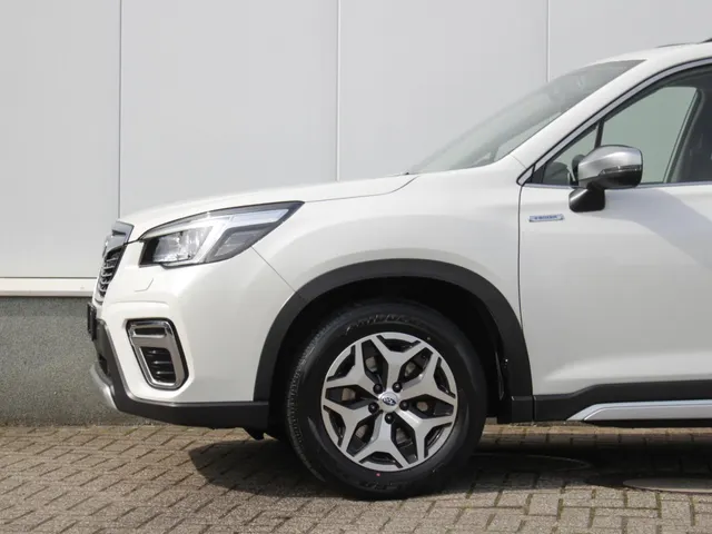 Subaru Forester 2.0i e-BOXER Luxury | Carplay Navigatie | Camera | Clima | Trekhaak