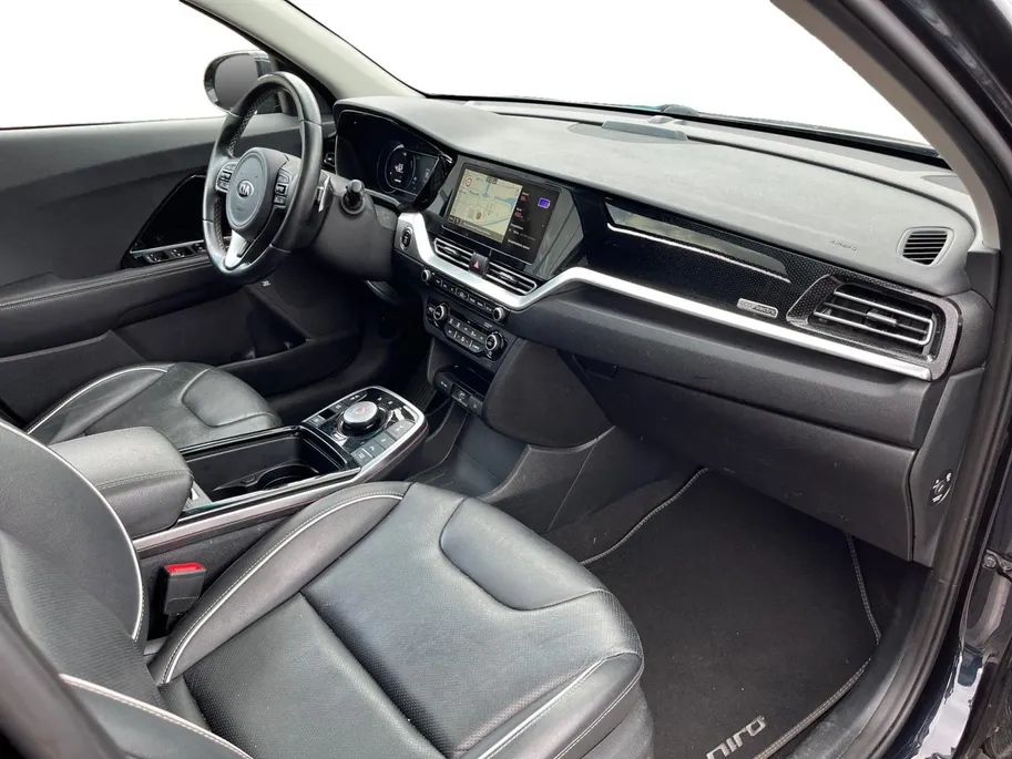 Kia e-Niro ExecutiveLine 64 kWh | Elektrische stoelverstelling | Stoelventilatie | JBL Audio systeem | Elektrisch schuifdak