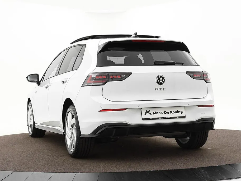 Volkswagen Golf 1.5 eHybrid 272pk DSG GTE · Panoramadak · 360 Camera · Head-Up Display · Matrix LED · Optiekpakket Zwart · Dodehoeksensor · Garantie t/m 10-11-2030 of 100.000km