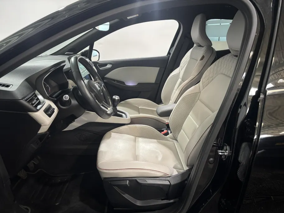 Renault Clio 100PK TCe Initiale Paris | 1e eigenaar | Bose Audio | Wit Leder | Armsteun | Climate Control | Camera | Apple CarPlay/Android Auto | Cruise Control | Lichtemetalen Velgen | Licht & Regen Sensor |
