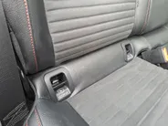 Mercedes-Benz GLA 180 Business Solution AMG AUTOMAAT | Trekhaak | Schuif/kanteldak | Navigatie | Camera | AMG-styling | Climate | Sensoren | Apple Carplay/Android Auto | Cruise | Stoelverwarming